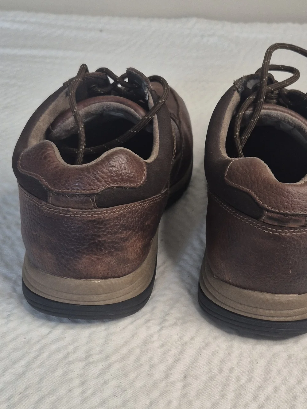 Clarks Mens Brown Leather Waterproof Sneaker Lace-Up Rubber Outsole Casual